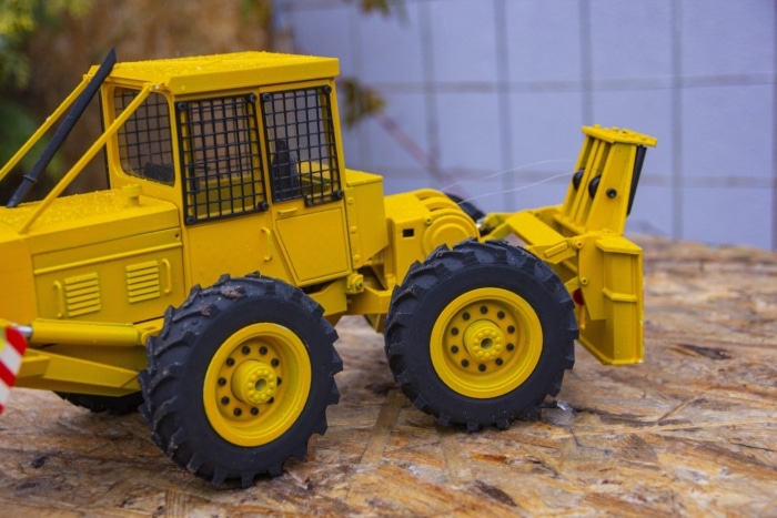 Lesný traktor 1/14 METAL